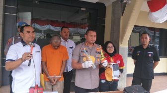 Bobol Dua Minimarket di Depok, Iwan Ngelas Atap Toko