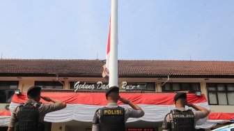 Polres Bogor Kibarkan Bendera Setengah Tiang untuk Ipda Erwin