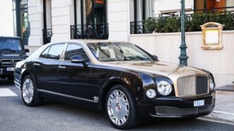 Laporkan Farhat dan Andar, Hotman Paris Pamer Bentley seharga Rp 5 M
