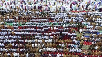 Ratusan Umat Muslim Salat Minta Hujan di Palembang