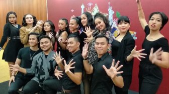 Keren Banget, Saat 13 Anak Bangsa Kolaborasi dengan Teater Broadway di Amerika