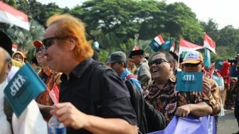 Sejumlah penyandang disabilitas melakukan Pawai Budaya Disabilitas di kawasan Monas, Jakarta, Senin (27/8). [Suara.com/Arya Manggala]
