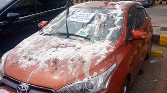 Jadi Sasaran Amarah, Kondisi Mobil Ini Bikin Orang Mengelus Dada