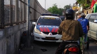 Langgar Rambu Larangan Parkir, Mobil Patroli Ini Tuai Respons Sinis