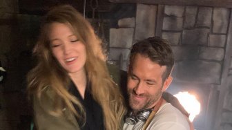 Blake Lively Ulang Tahun, Ryan Reynolds Malah Unggah Foto Konyol