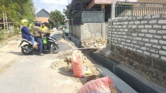 Proyek Saluran Air yang Berpolemik Ternyata Milik Kelurahan Gladak Anyar