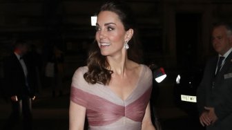 Ternyata Kate Middleton juga Sering Tukaran Baju dengan Ibu dan Adiknya