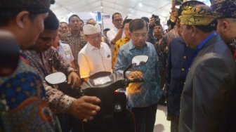 Temuan Seru: Putra Bangsa Ciptakan Helm dari Tandan Kelapa Sawit