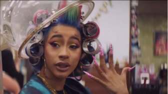 Unik, Reebok Bikin Sneakers yang Terinspirasi Kuku Cardi B