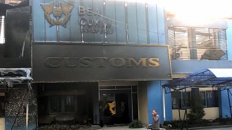 Kondisi kantor Bea Cukai yang Terbakar Akibat Rusuh di Jayapura