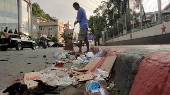 Suasana di Jayapura usai aksi unjuk rasa, Papua, Jumat (30/8). [ANTARA FOTO/Indrayadi TH]