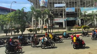 Suasana di Jayapura usai aksi unjuk rasa, Papua, Jumat (30/8). [ANTARA FOTO/Indrayadi TH]