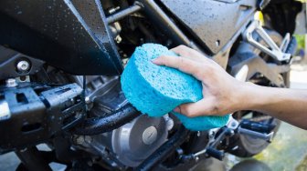 Saat WFH, Jangan Asal Cuci Motor Di Rumah, Perhatikan 4 Hal Ini
