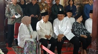 Wapres Jusuf Kalla Hadiri Persemayaman Ibunda SBY di Puri Cikeas