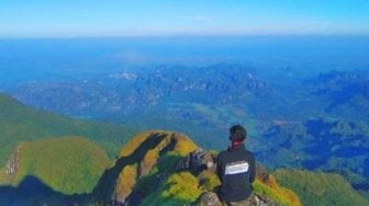 Menyimak Megahnya Lanskap Gunung Bulusaraung di Sulawesi Selatan