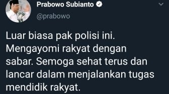 Pemotor Ditemplok di Jalur Busway, Prabowo: Luar Biasa Pak Polisi Ini