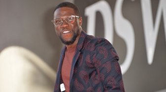 Naik Mobil Antik, Komedian Kevin Hart Cedera Parah dalam Kecelakaan