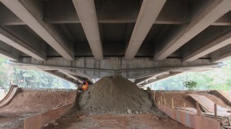 Begini Proses Pembuatan Skate Park di Kolong Flyover Pasar Rebo