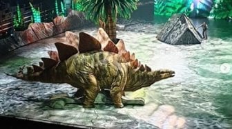 Berjumpa dengan Stegosaurus Lewat Walking with Dinosaurs di Singapura