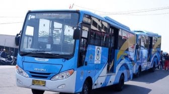 Bus Kota di Depok Bikin Salah Fokus, Warganet Soroti Logo Ini