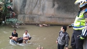 Masih Pakai Seragam Pramuka, Siswi SMA Nekat Terjun dari Jembatan Merah