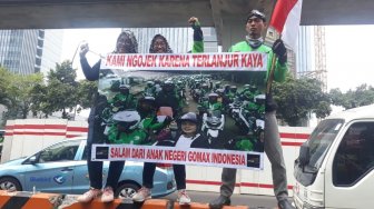 Driver Gojek Demo Kedubes Malaysia, Jalan Rasuna Said Macet Parah