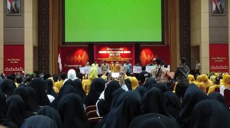 Sambangi Universitas Negeri Padang, JK Berikan Penghargaan ke Pemenang MEA