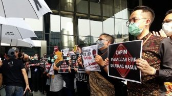 Demo Tolak RUU KPK, Mahasiswa Merangsek ke Rapat Paripurna DPRD Kepri