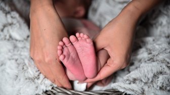 Pemudik Asal Palembang Lahirkan Bayi di Atas Kapal, Anak Diberi Nama 'Trimas Kayana'