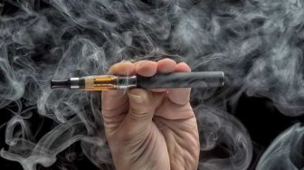 5 Bahaya Vaping yang Perlu Anda Waspadai