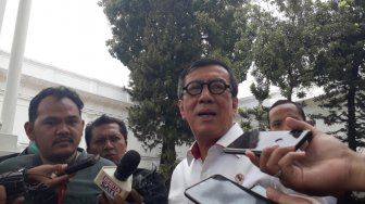 Jokowi Panggil Mantan Menteri, Tjahjo hingga Yasonna Pakai Kemeja Putih