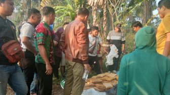 Polisi Sita Tiga Karung Ganja yang Disimpan di Dalam Septic Tank