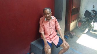Penjual Koran Tua Ini Mengaku Pernah Menjadi Pengawal Bung Karno