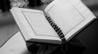 Viral Pedagang Asongan Hafal Al-Quran saat Ditantang Sambung Ayat, Bikin Insecure Warganet