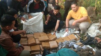 Polda Banten Amankan 82 Kilogram Ganja di Dalam Septic Tank