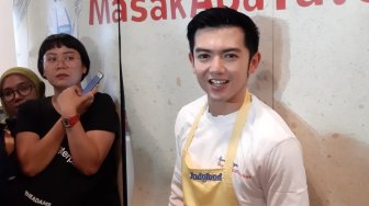 Masak Bolu Gulung Klepon Bareng Chef Nicky Tirta