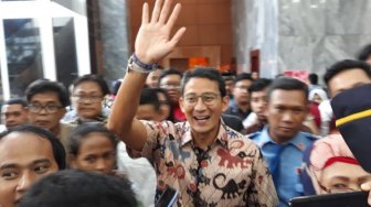 Sandiaga Uno Pengkhianat Kini Jadi Timses Mantu Jokowi dan 4 Berita Lainnya