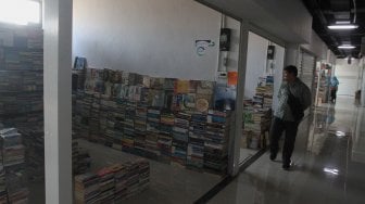 Suasana Pasar Buku Kenari yang masih sepi pengunjung di Jakarta, Selasa (10/9). [Suara.com/Angga Budhiyanto]