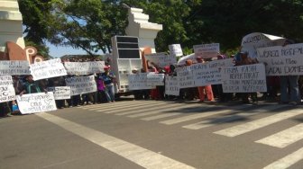 Ratusan Kepala Desa Geruduk Pendapa Kabupaten Nganjuk, Ada Apa?