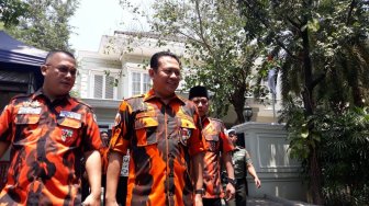 Ketua MPR Usul, Wajib Gunakan NIK untuk Bikin Akun Media Sosial