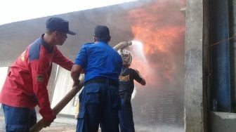 Kebakaran Landa Pabrik Pengolahan Kayu di Majenang Jateng