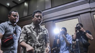 Mantan Ketua Umum Partai Persatuan Pembangunan (PPP) Romahurmuziy menjalani sidang dengan agenda pembacaan dakwaan di Pengadilan Tipikor, Jakarta, Rabu (11/9).[ANTARA FOTO/Muhammad Adimaja]