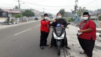 Asap Pekat, PDIP Bengkalis Bagi-Bagi Masker
