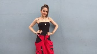 Larang Orang Demo, Cinta Laura Dicemooh Warganet