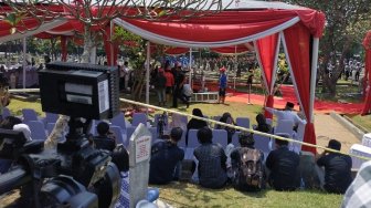 Jelang Pemakaman BJ Habibie, Aparat TNI - Polri Lakukan Gladi Bersih di TMP
