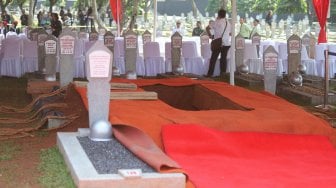 Suasana makam Presiden ke-3 RI BJ Habibie di Taman Makam Pahlawan Kalibata, Jakarta, Kamis (12/9). [Suara.com/Arya Manggala]