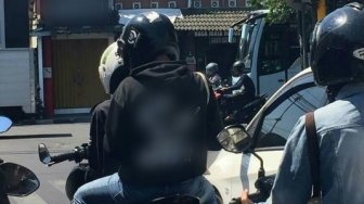 Sadis, Tulisan Jaket Ini Sindir Keras Pengendara yang Suka Bunyikan Klakson