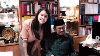 Foto Kenangan 9 Artis Bareng BJ Habibie, Paling Terakhir Nostalgia Banget