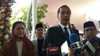 Presiden Jokowi Bersama Iriana Takziah ke Rumah Duka BJ Habibie