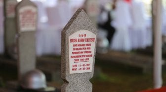 Suasana makam Presiden ke-3 RI BJ Habibie di Taman Makam Pahlawan Kalibata, Jakarta, Kamis (12/9). [Suara.com/Arya Manggala]